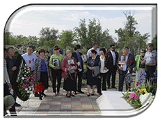 В Котельниково установили памятную доску на братской могиле